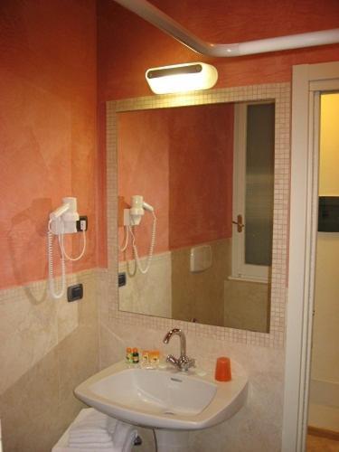 Hotel Da Oe Vittorio Srl Recco